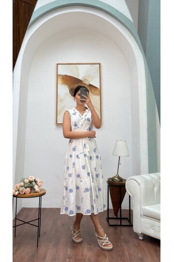 3098-MAVİ SIFIR KOL KRİNKIL ÇİÇEK DESEN ELBİSE