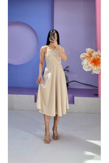 3443-BEJ TEK OMUZ FİYONK DETAY ELBİSE