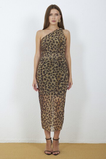 3515-Leopar Desenli Tek Omuz Drapeli Midi Elbise