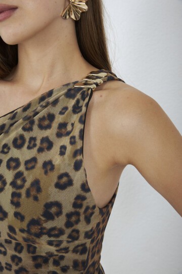 3515-Leopar Desenli Tek Omuz Drapeli Midi Elbise