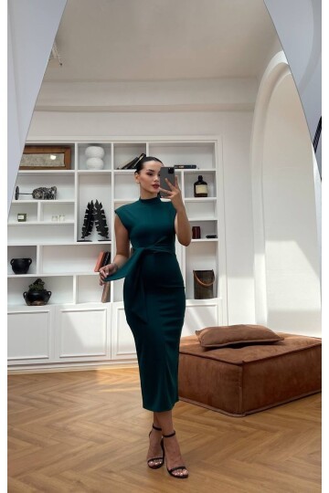 3582-ZÜMRÜT VATKALI ÖNDEN BAĞLAMA DETAY ELBİSE