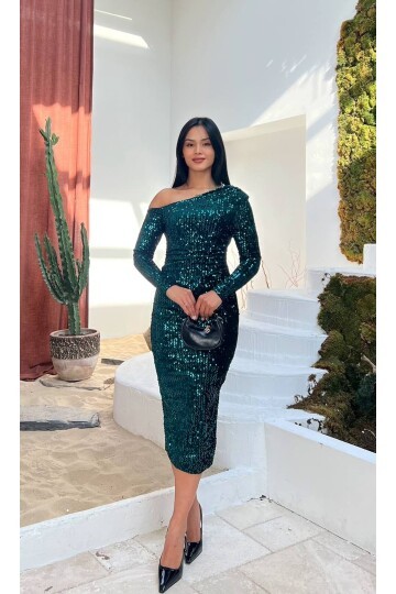 3650- ZÜMRÜT TEK OMUZ MİDİ BOY PULPAYET ELBİSE