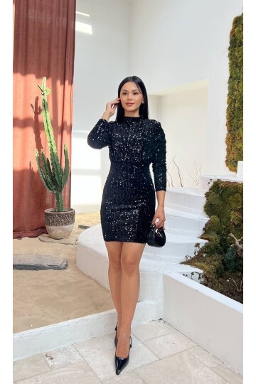 3651-SİYAH BOĞAZLI OMUZLARI VATKALI PULPAYET ELBİSE