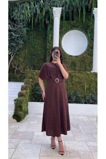 3689-KAHVE OLİPS KEMERLİ ETEĞİ KİLOŞ ELBİSE