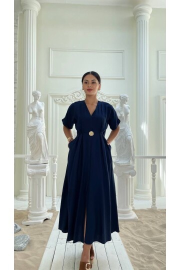 3799-LACİVERT BROŞLU ÖNÜ YIRTMAÇLI ELBİSE