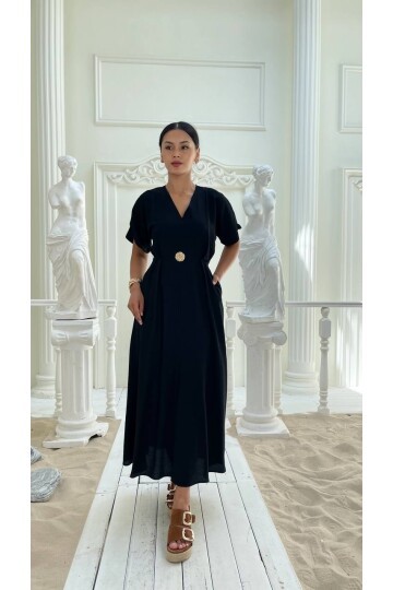 3799-SİYAH BROŞLU ÖNÜ YIRTMAÇLI ELBİSE
