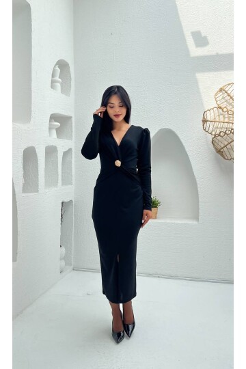 3830-SİYAH GÖĞÜS ALTI DRAPELİ BROŞLU ELBİSE