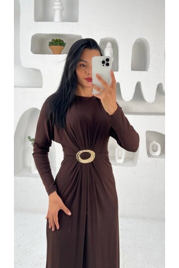 3831-KAHVERENGİ ELİPS TOKALI ÖNDEN DÜĞÜMLÜ SANDY ELBİSE