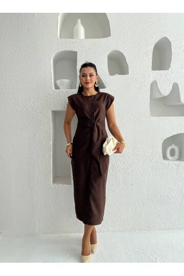 3842-KAHVE SÜET KUMAŞ KENDİNDEN KUŞAKLI ELBİSE