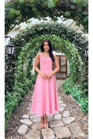 3938- PEMBE ARKADAN BAĞLAMA DETAYLI KARE YAKA KREP ELBİSE